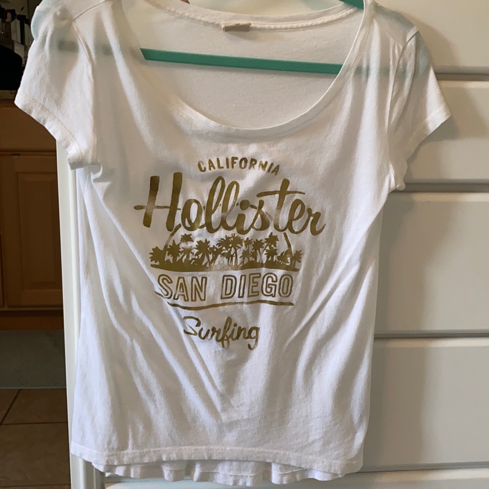 Hollister tee